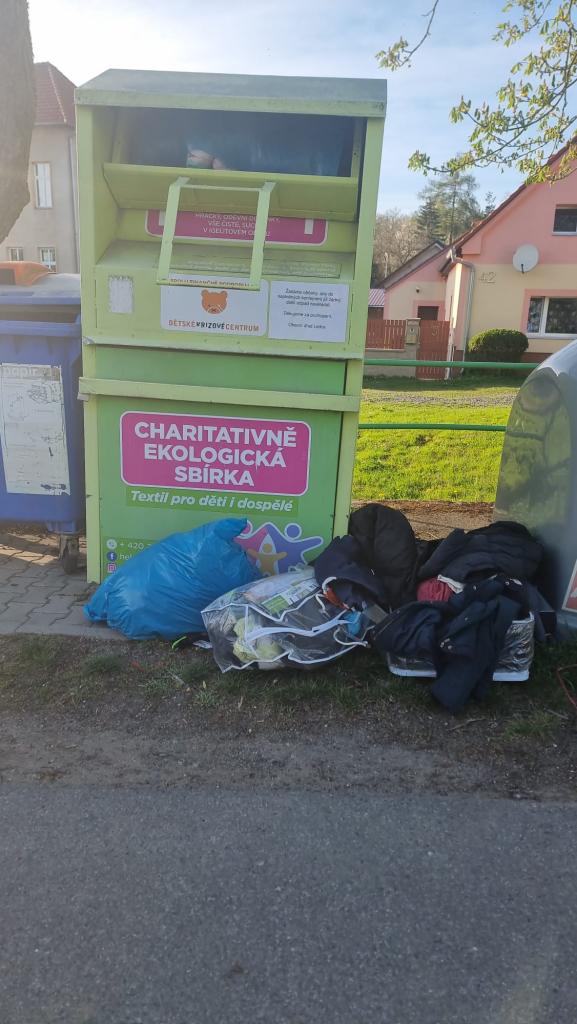 kontejner na oblečení