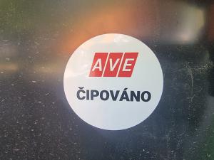 očipováno