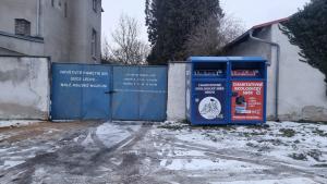 umístění kontejneru na oděvy a obuv